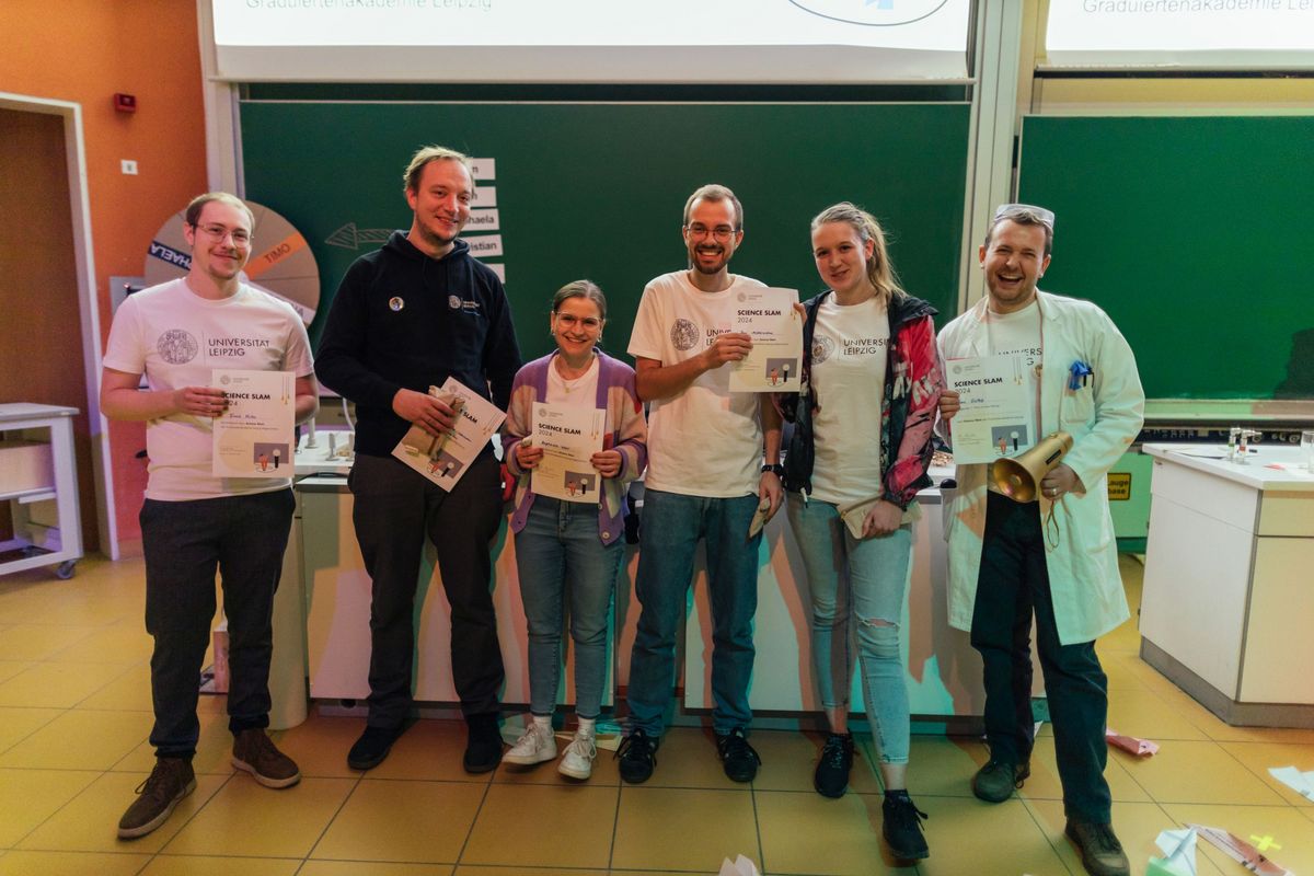 enlarge the image: The six participants of the science slam posing on stage